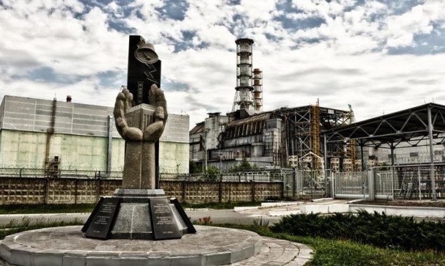 Украина в день 35-летия Чернобыльской катастрофы чтит память ликвидаторов последствий аварии