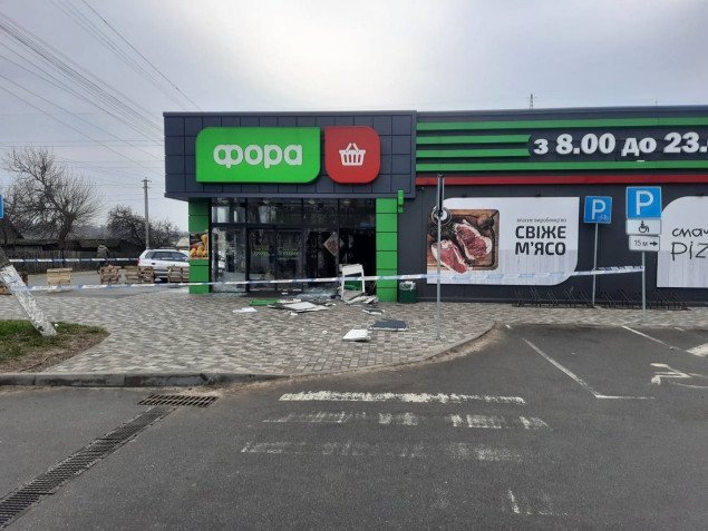 На Киевщине неизвестные подорвали банкомат и украли деньги (фото)