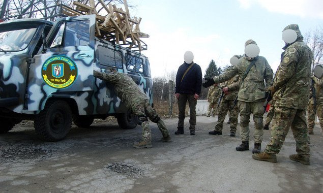 Городская власть Киева укомплектовывает бригаду территориальной обороны: заключено 300 контрактов с резервистами