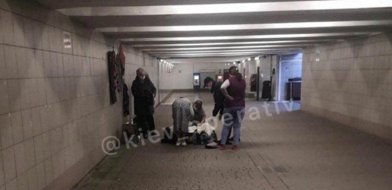 На столичной станции метро “Лесная” пассажирка родила ребенка