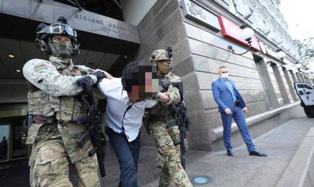 Угрожавшего взорвать банк в центре Киева гражданина Узбекистана отправили на принудительное лечение