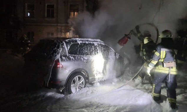 Правоохранители сообщили о задержании подозреваемого в поджоге автомобиля известного киевского блогера