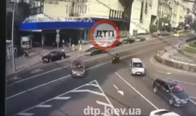 На бульваре Шевченко в результате ДТП погиб пилот мотоцикла (видео)