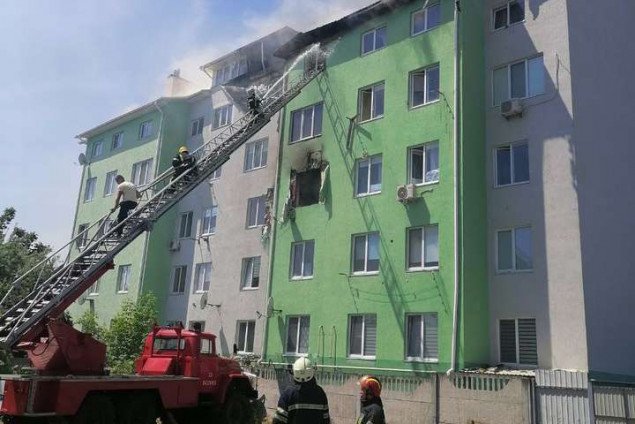 Спасатели назвали предварительную причину взрыва в доме в Белогородке (видео)