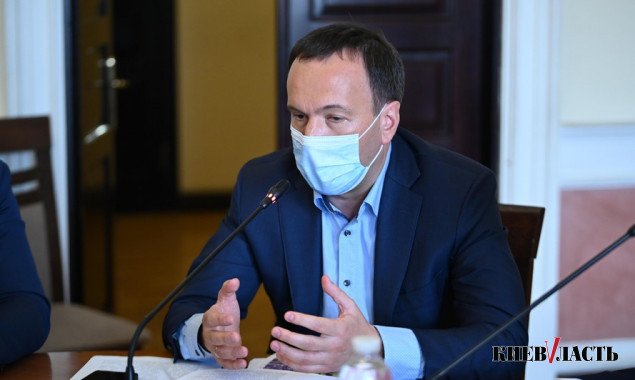 Замглавы КГГА Пантелеев решил посоветоваться с подчиненными о том, как вакцинировать сотрудников