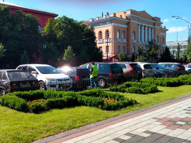 Сегодня, 1 июля, вступили в силу новые тарифы на парковку в Киеве