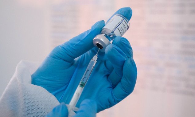 В Украине за сутки против COVID-19 вакцинировано около 70 тысяч человек