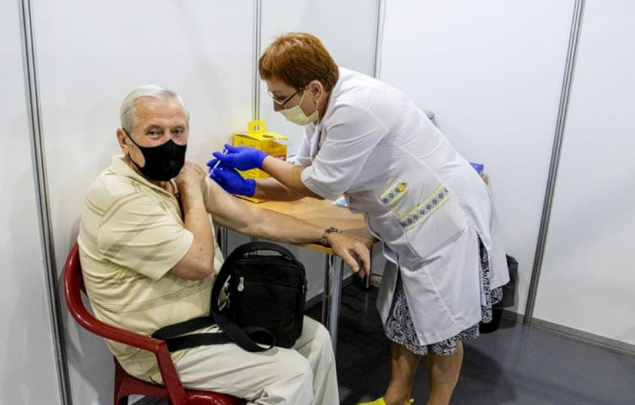 Почти 160 тысяч человек вакцинировались в Украине за сутки