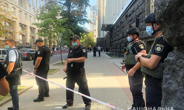 Полиция Киева ведет переговоры с неизвестным, угрожающим взрывом в Кабмине (видео)