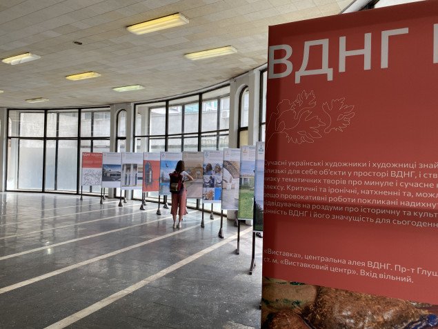 На станции метро “Золотые ворота” открылась художественная выставка