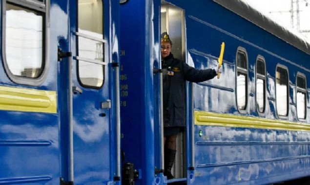 Из-за технических проблем и погодных условий ряд поездов “Укрзализныци” задерживается (список поездов)