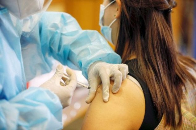 В Украине уже более 4 млн людей получили две дозы вакцины против коронавируса