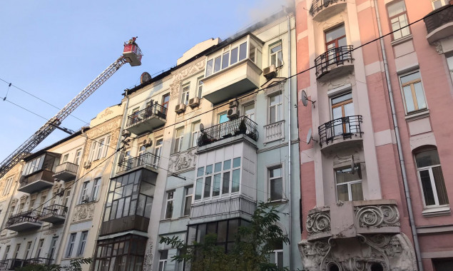 Сегодня утром, 12 октября, горело здание в центре Киева (фото)