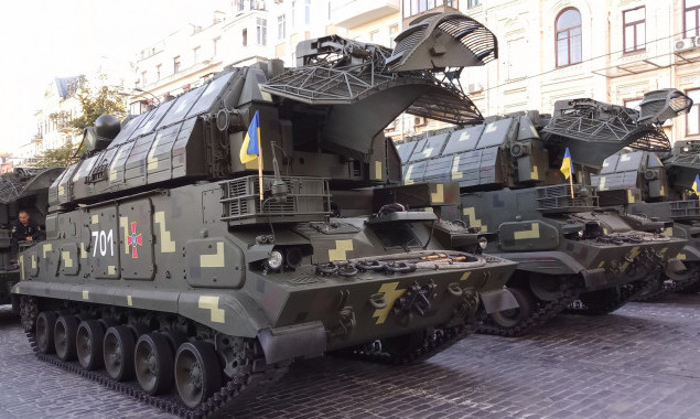 Сегодня вечером, 11 октября, из-за выставки военной техники на неделю ограничат движение транспорта в центре Киева