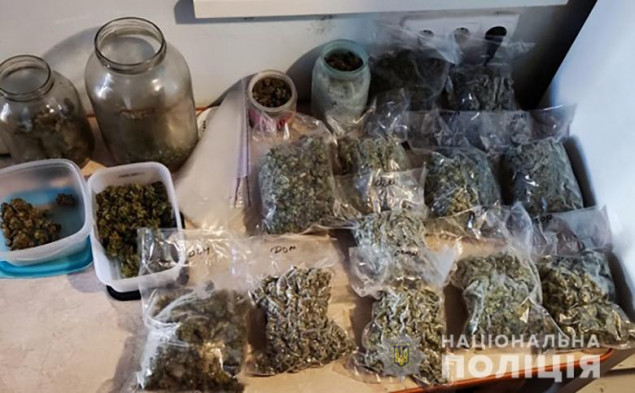 Столичные полицейские изъяли наркотиков на миллион гривен (фото)