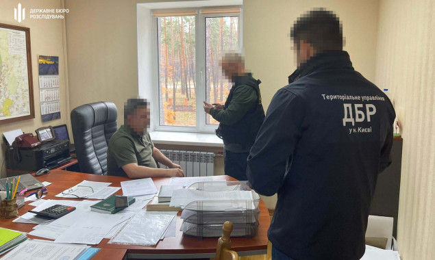 ГБР подозревает сотрудника лесхоза на Киевщине во взяточничестве (фото, видео)