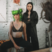 Ты на лбу себе набей: коллаборация тату-артистки Марии Федоровны и FFFACE.ME против стигмы татуировок