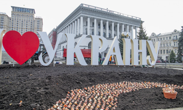 На Майдане Независимости в Киеве высадят 100 тысяч тюльпанов в честь Героев Небесной Сотни (фото)