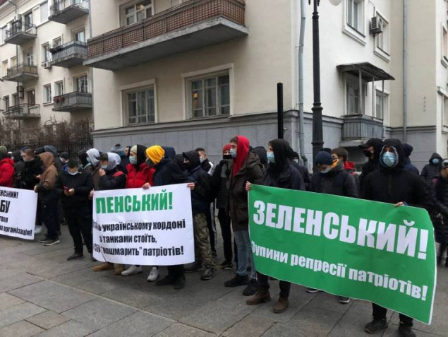 “Зеленський, зупини репресії патріотів!”: під Офісом президента відбулася протестна акція (фото, відео)
