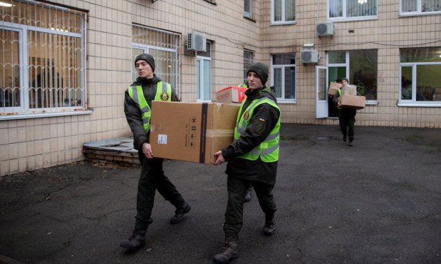 Киевские учащиеся передали для детей в зоне ООС 15 тонн подарков (фото)