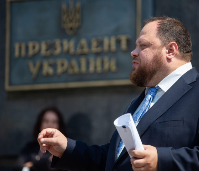 Зеленский лишил спикера ВР права официально комментировать внешнюю политику Украины