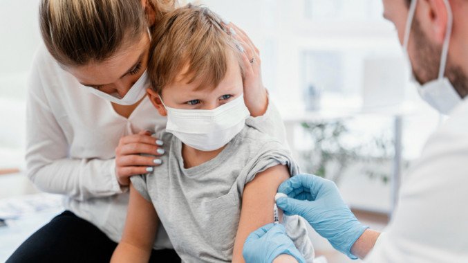 Клиники Киева получили 93 тысячи доз вакцин от ковида (список)
