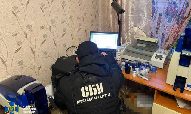 Правоохранители разоблачили в Киеве подпольный “сервисный центр МВД” (видео)
