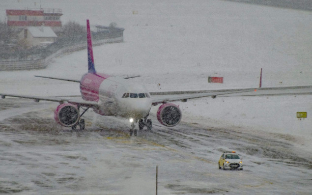 Из-за непогоды некоторые международные авиарейсы перенаправляют на посадку из “Жулян” в аэропорт “Львов”