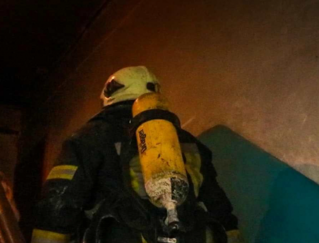 В Деснянском районе в результате пожара в многоэтажке погибла женщина