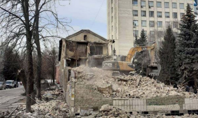 Чиновников КГГА просят проверить законность сноса здания на улице Брюллова