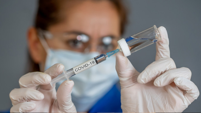 В Украине за сутки  против COVID-19 вакцинировано 73 тысячи человек