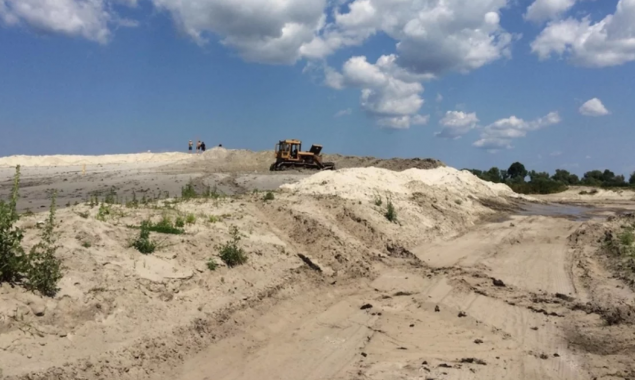 Нацполіція Київщини розслідує 24 провадження щодо незаконного видобутку піску