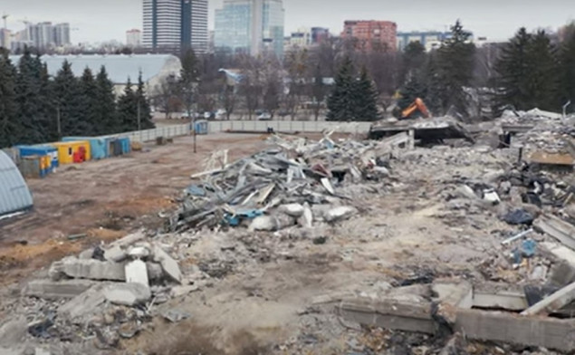 На ВДНХ полностью снесли павильон №19 из-за строительства Президентского университета (видео)