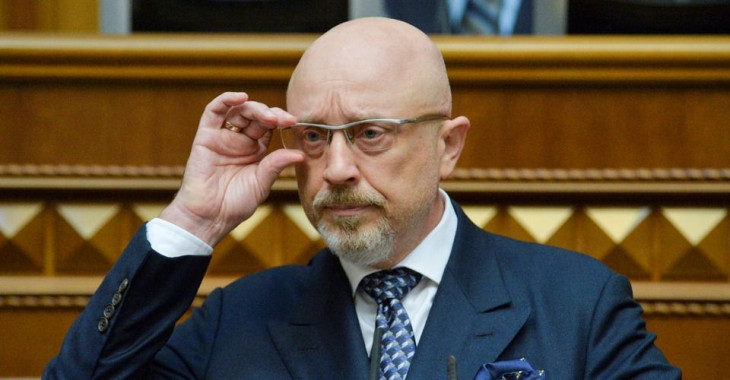 Украинцы должны иметь право на хранение короткоствольного оружия - министр обороны Резников