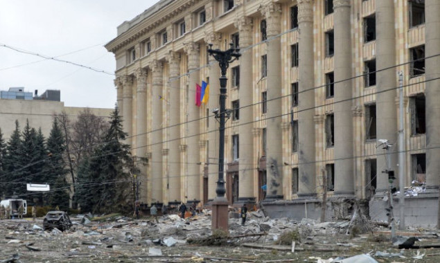 Из-под завалов админзданий в Харькове спасли 10 человек, - ГСЧС (видео)