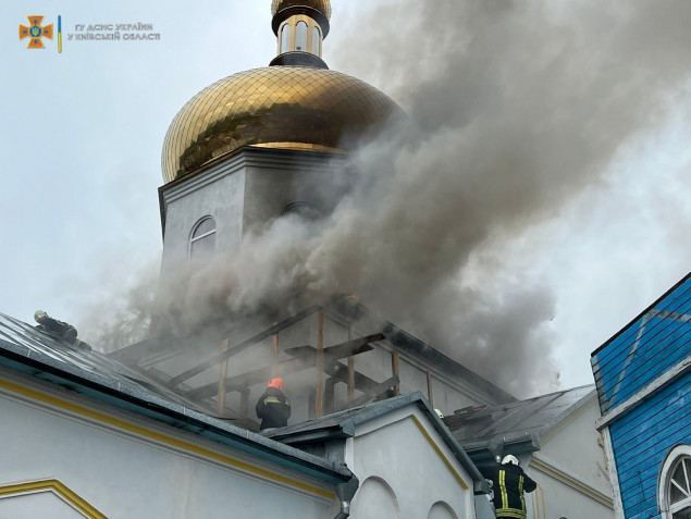 У Гостомелі загорівся купол церкви Покрови Пресвятої Богородиці