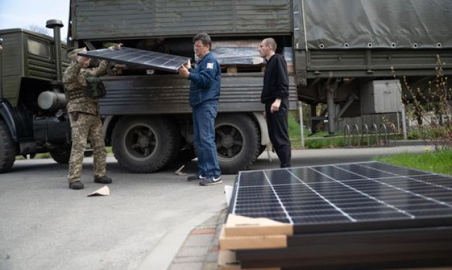 Медичні заклади на Київщині отримали сонячні панелі від Ілона Маска