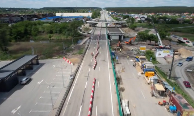 На Київщині відновили рух вантажівок через міст біля Стоянки (відео)