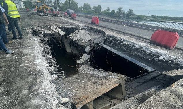 Під Макаровом на Київщині розпочалося відновлення мосту через річку Здвиж