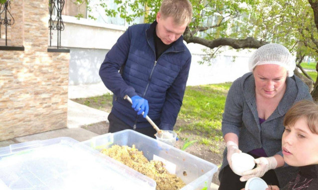 В Деснянському районі Києва стали роздавати більше горячих обідів
