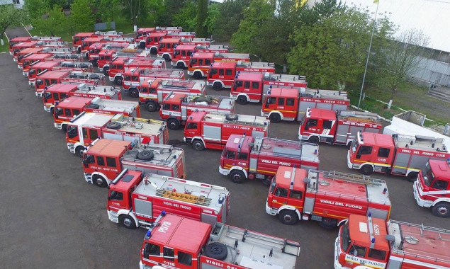 В Україну прибули 45 пожежних авто з Італії (фото)
