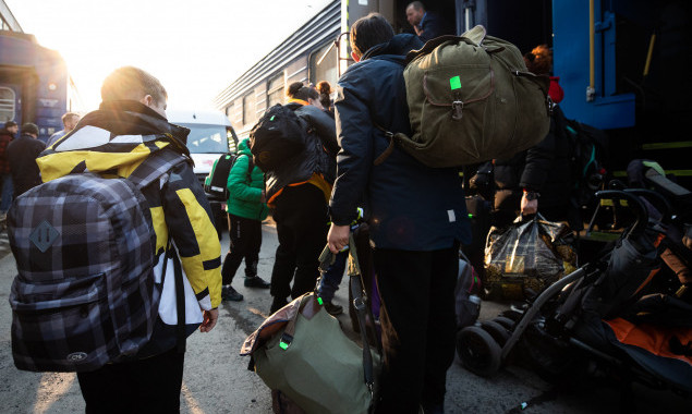 На залізничних вокзалах біженці зможуть отримати грошову допомогу від держави