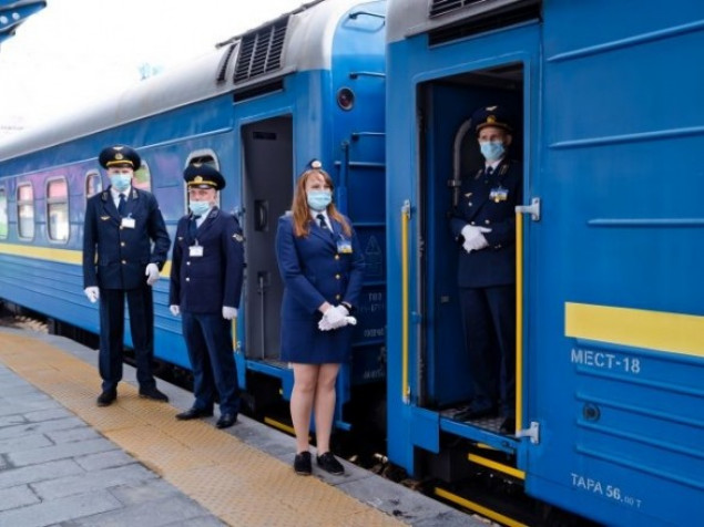 “Укрзалізниця” внесла зміни до графіків та маршрутів курсування низки поїздів з Києва