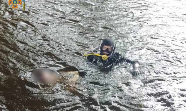 З Русанівського каналу в Києві рятувальники дістали тіло жінки
