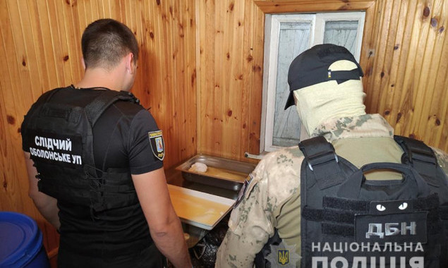 На Київщині правоохоронці  викрили нарколабораторію в дачному кооперативі з “товаром” на 10 млн гривень (фото)