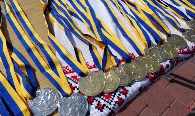 На Київщині 955 випускників закінчили навчальний рік із золотими та срібними медалями