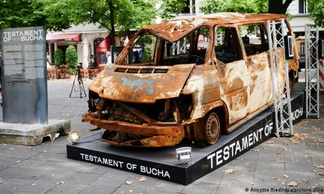 Спалений автомобіль з Бучі виставили у центрі Берліна