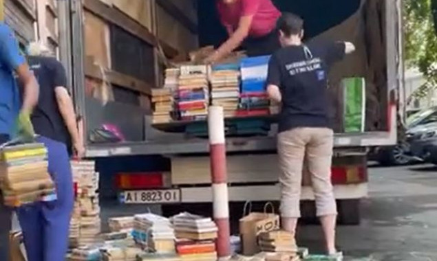 Кияни здали на переробку майже 25 тон книг російською мовою, збір книг продовжується