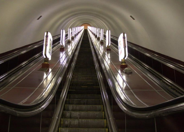 На станції метро “Дружби народів” через ремонт 8 місяців не будуть працювати ескалатори 