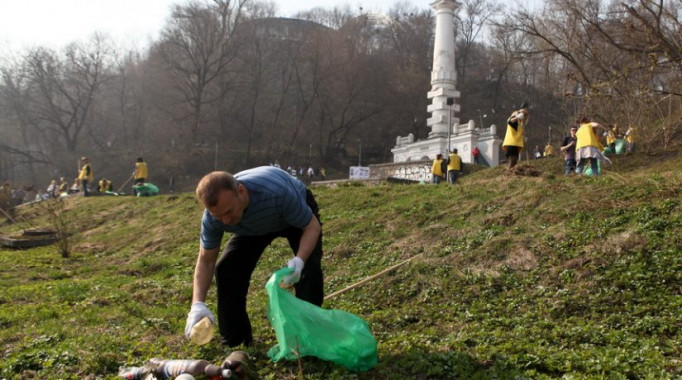 В рамках Всесвітнього дня прибирання з столиці було вивезено майже 1,2 тис. кубометрів сміття